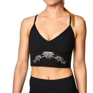 BLACK DETAIL SPORTS BRA CROP TOP